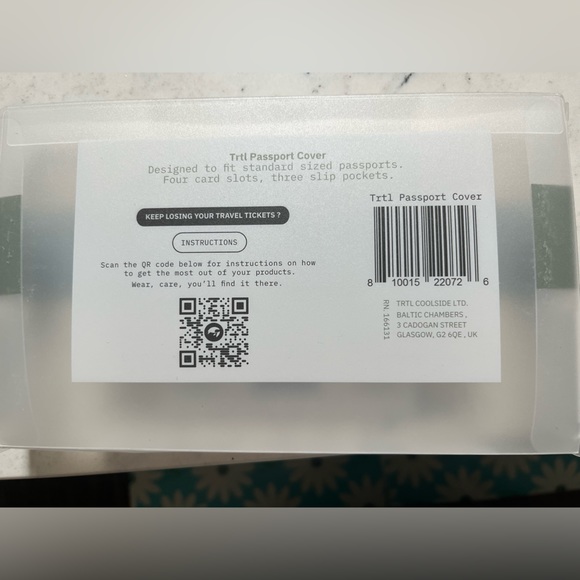 BRAND NEW TRTL Passport Cover in Grey Vegan Leather - Picture 3 of 6